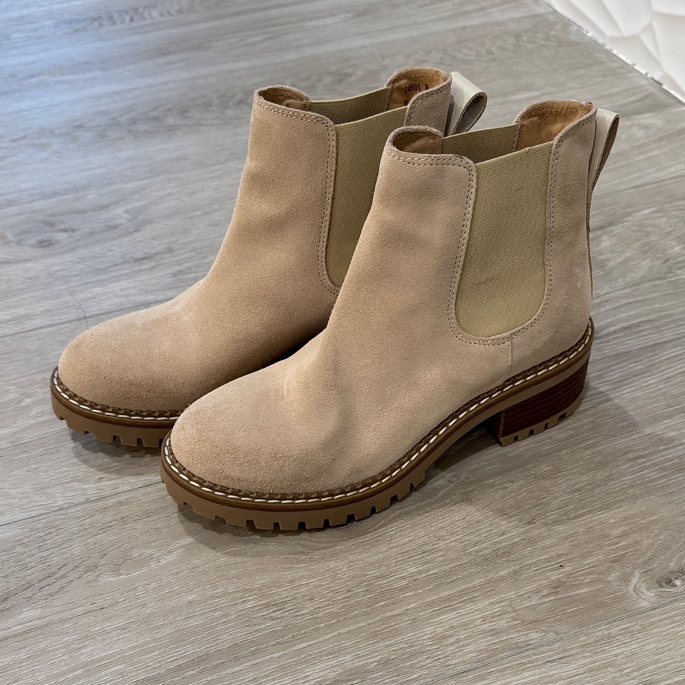 Women’s Bertuchi Tan Suede Boots